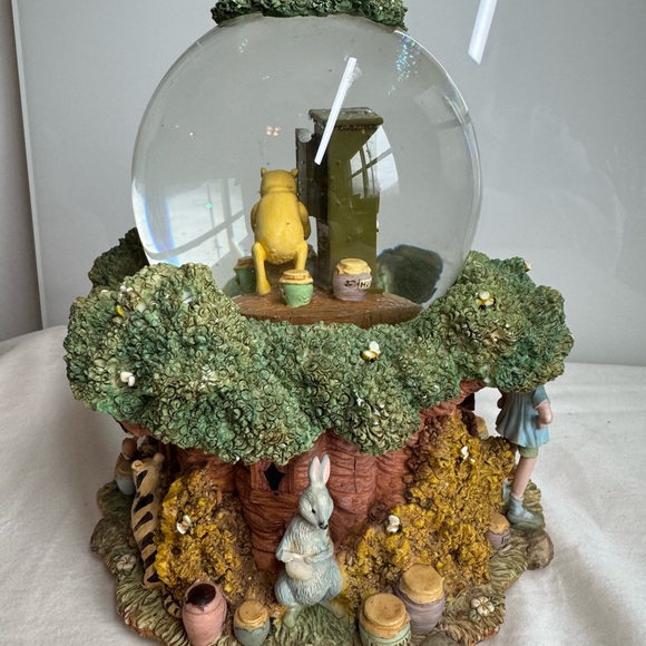Rare  Disney Classic Winnie the Pooh and Friends Treehouse Musical Snow Globe - Picture 7 of 11